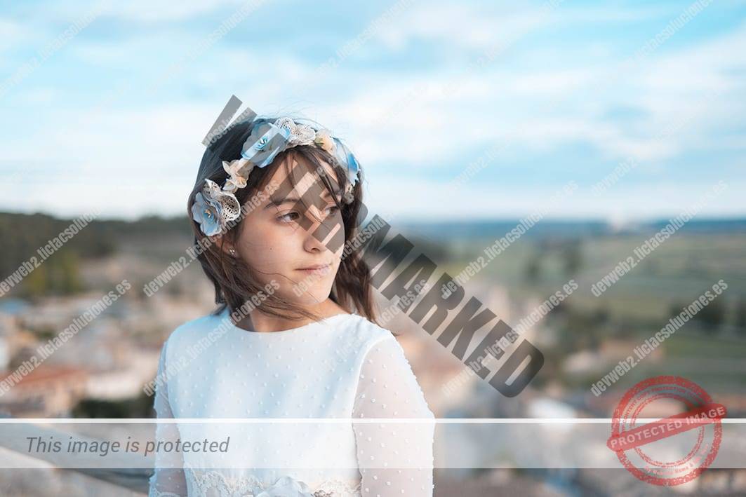 Foto de niña de primera comunión realizada por fotógrafo de Valladolid